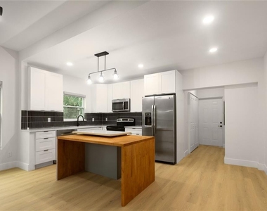 910 E Osborne Avenue - Photo Thumbnail 4