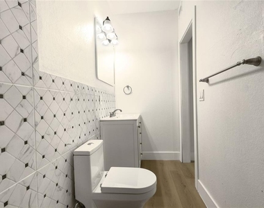 910 E Osborne Avenue - Photo Thumbnail 9