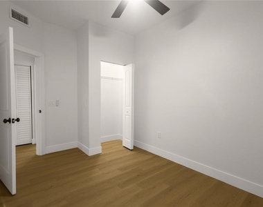 910 E Osborne Avenue - Photo Thumbnail 12
