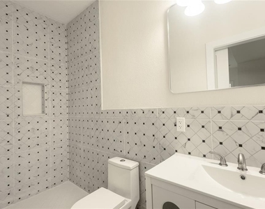 910 E Osborne Avenue - Photo Thumbnail 8
