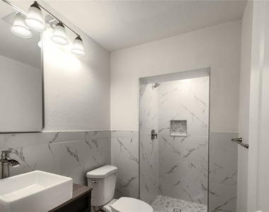 910 E Osborne Avenue - Photo Thumbnail 15