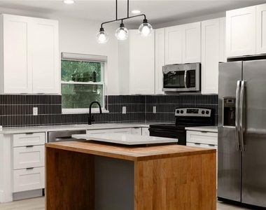 910 E Osborne Avenue - Photo Thumbnail 18
