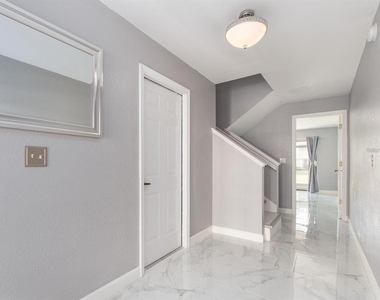 2372 Hanover Drive - Photo Thumbnail 4