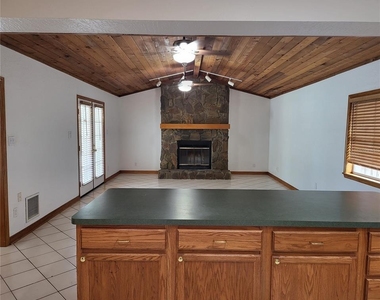1601 Summerdale Drive S - Photo Thumbnail 12