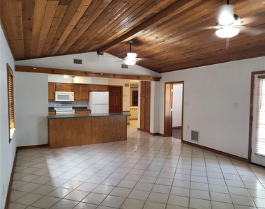 1601 Summerdale Drive S - Photo Thumbnail 14