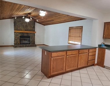 1601 Summerdale Drive S - Photo Thumbnail 7