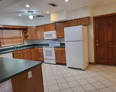 1601 Summerdale Drive S - Photo Thumbnail 9