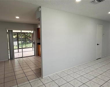 135 Morelia Lane - Photo Thumbnail 4