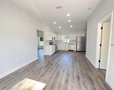 3724 Se 130th Place - Photo Thumbnail 1