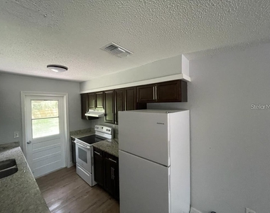 10460 Se Us Highway 441 - Photo Thumbnail 4