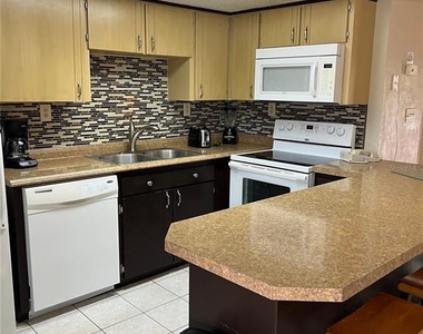 2777 N Poinciana Boulevard - Photo Thumbnail 7