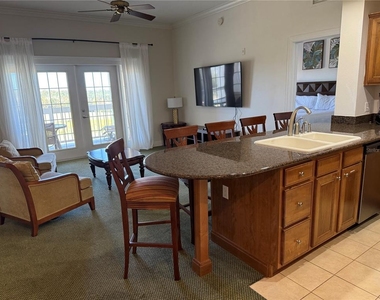 7637 Heritage Crossing Way - Photo Thumbnail 11