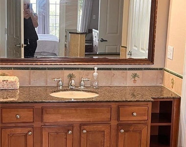 7637 Heritage Crossing Way - Photo Thumbnail 4