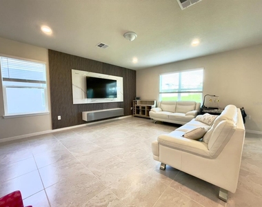2143 Charming Avenue - Photo Thumbnail 5