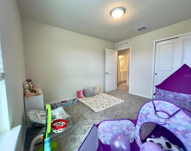 2143 Charming Avenue - Photo Thumbnail 14