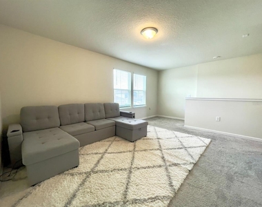 2143 Charming Avenue - Photo Thumbnail 20