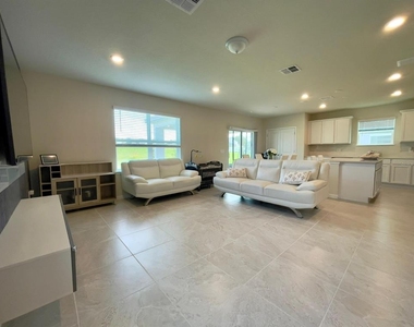 2143 Charming Avenue - Photo Thumbnail 21