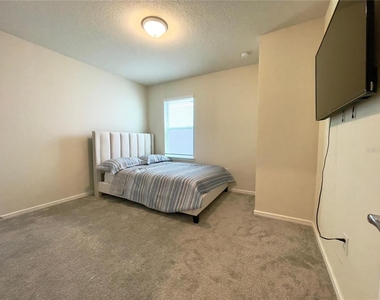 2143 Charming Avenue - Photo Thumbnail 9