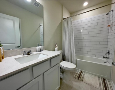2143 Charming Avenue - Photo Thumbnail 7