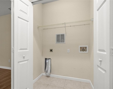 4555 Sw 52nd Circle - Photo Thumbnail 7
