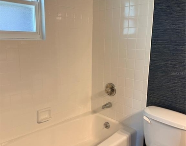 1701 Sw 29th Terrace - Photo Thumbnail 7