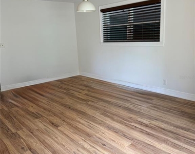 1701 Sw 29th Terrace - Photo Thumbnail 2