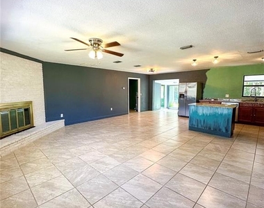 1302 Se 18th Place - Photo Thumbnail 3