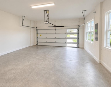 16406 Lone Oak Circle - Photo Thumbnail 31