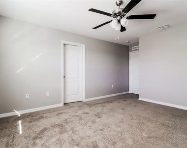 135 Columbia Drive - Photo Thumbnail 7