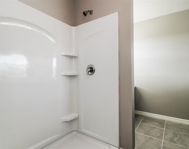 135 Columbia Drive - Photo Thumbnail 9