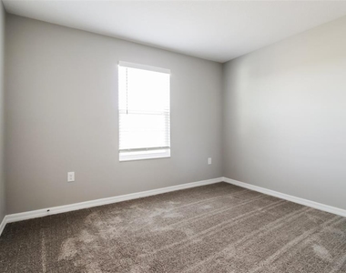 135 Columbia Drive - Photo Thumbnail 10