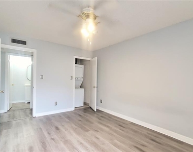 345 Wymore Road - Photo Thumbnail 10