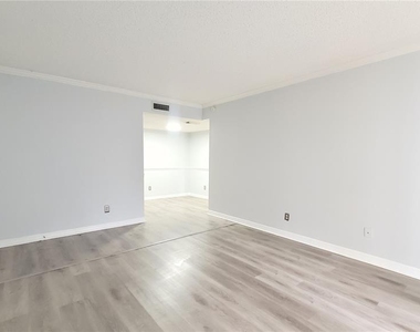 345 Wymore Road - Photo Thumbnail 9