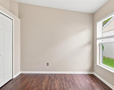 562 Short Pine Circle - Photo Thumbnail 14
