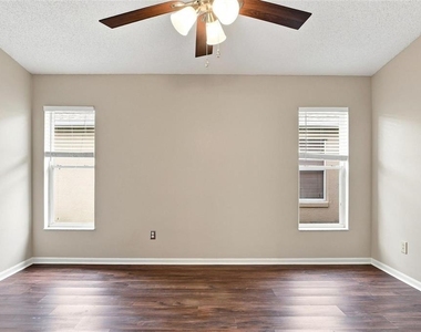 562 Short Pine Circle - Photo Thumbnail 11