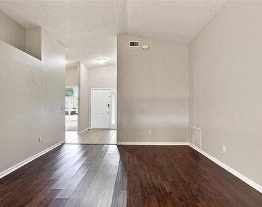 562 Short Pine Circle - Photo Thumbnail 1