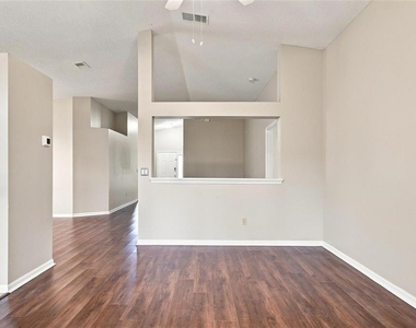 562 Short Pine Circle - Photo Thumbnail 3