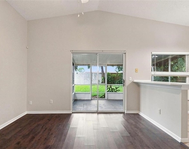 562 Short Pine Circle - Photo Thumbnail 5