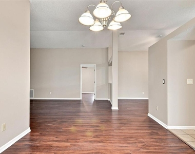 562 Short Pine Circle - Photo Thumbnail 8