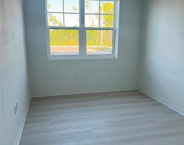 5579 Millenia Park Boulevard - Photo Thumbnail 12