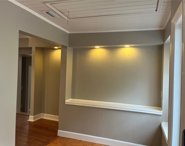 421 E Miller Street - Photo Thumbnail 4