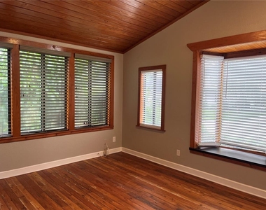 421 E Miller Street - Photo Thumbnail 8