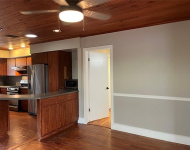 421 E Miller Street - Photo Thumbnail 20