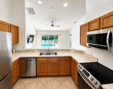 320 Paradise Woods Place - Photo Thumbnail 5