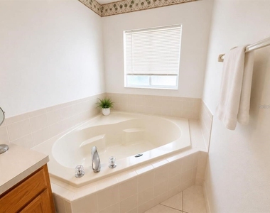 320 Paradise Woods Place - Photo Thumbnail 8