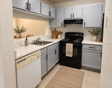 5225 Via Hacienda Circle - Photo Thumbnail 7