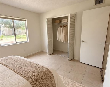 5225 Via Hacienda Circle - Photo Thumbnail 8