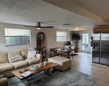 834 E 25th Avenue - Photo Thumbnail 2