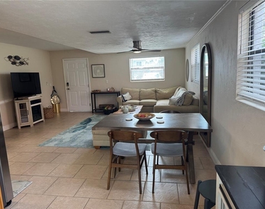 834 E 25th Avenue - Photo Thumbnail 4