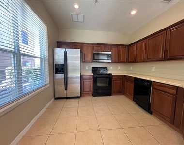 1720 San Jacinto Cir - Photo Thumbnail 4